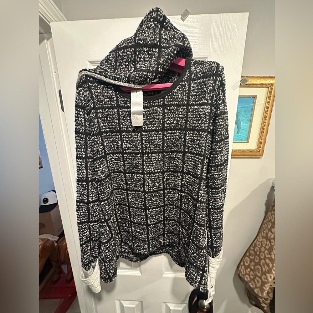 Black and White oversized Textured Shirt with Matching Scarf - Picture 2 of 8